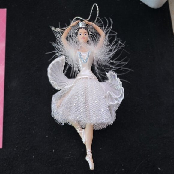 Swan Lake Barbie by Avon - Picture 4 of 4